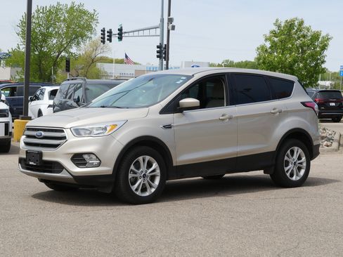 Used 2017 Ford Escape SE AWD/4WD image 2