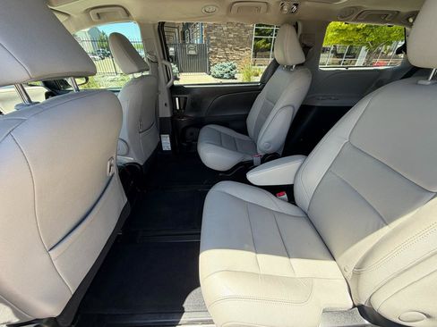 Used 2016 Toyota Sienna Limited AWD/4WD image 12