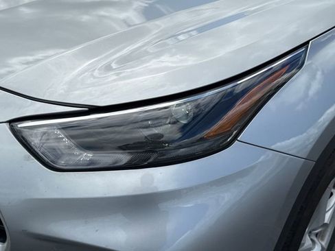 Used 2023 Toyota Highlander L FWD image 8