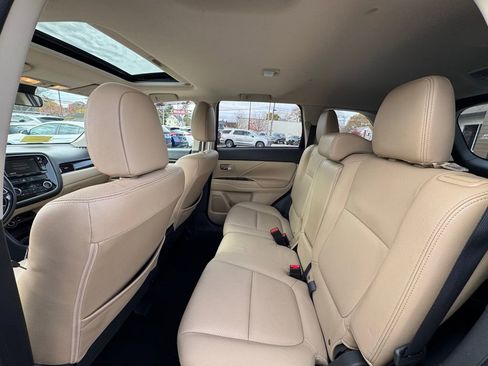 Used 2016 Mitsubishi Outlander SEL image 16