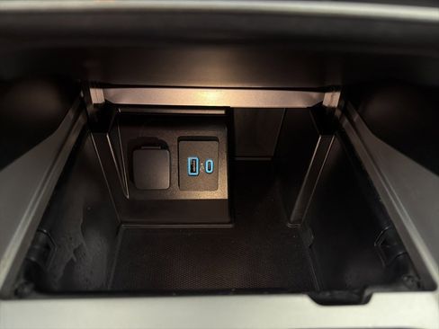 Used 2020 Ford Explorer Limited image 16