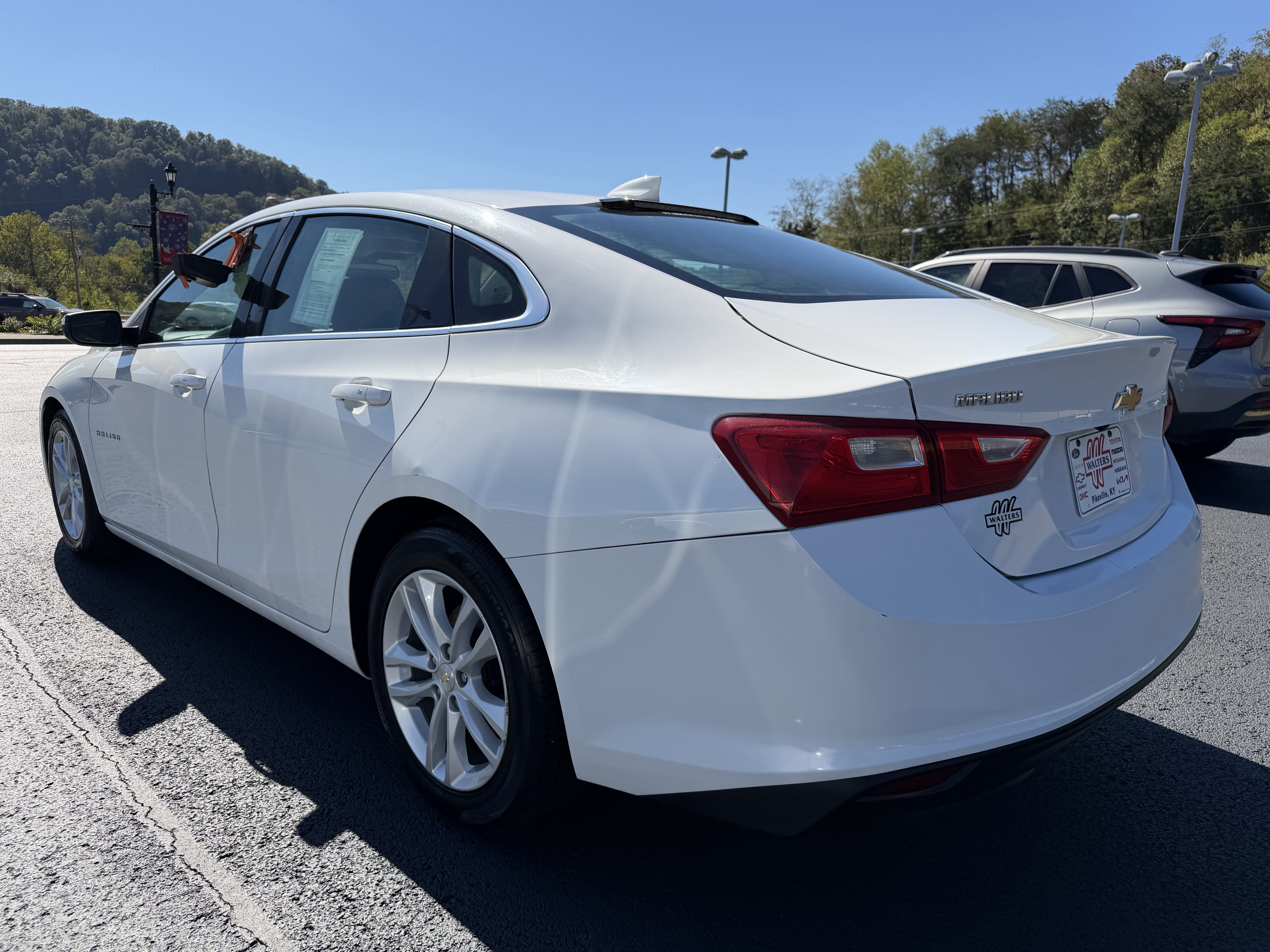 Used 2018 Chevrolet Malibu LT FWD image 5