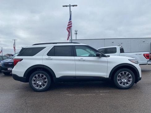 New 2026 Ford Explorer Active w/ Active Comfort Package image 5