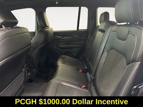 Used 2025 Jeep Grand Cherokee Altitude image 21