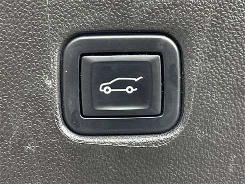 Used 2022 Chevrolet Blazer RS w/ Enhanced Convenience Package image 29