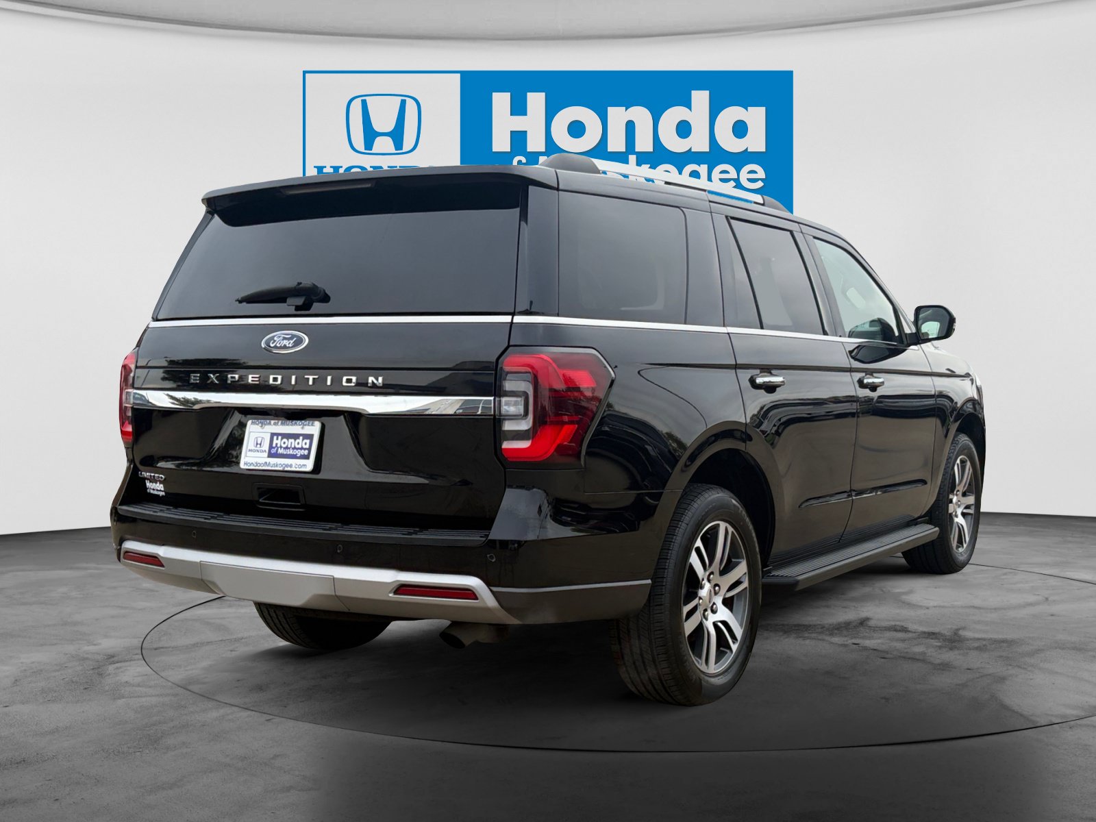 Used 2024 Ford Expedition Limited AWD/4WD image 5