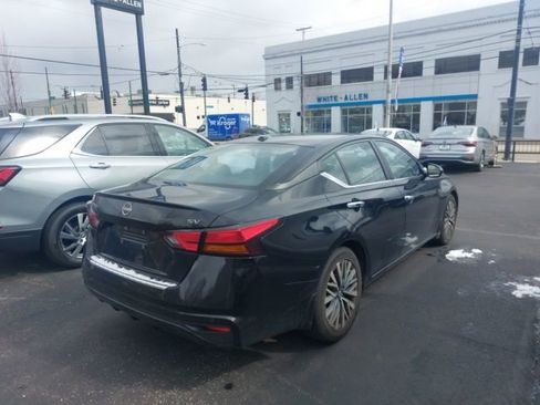 Used 2023 Nissan Altima 2.5 SV image 2