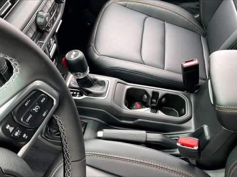 New 2026 Jeep Wrangler Unlimited Sahara AWD/4WD image 8