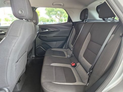 Used 2025 Chevrolet TrailBlazer LT FWD image 16