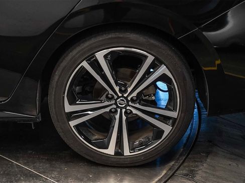 Used 2023 Nissan Sentra SR w/ SR Premium Package image 11