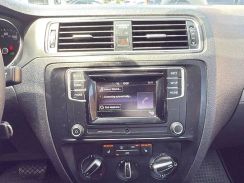 Used 2018 Volkswagen Jetta S w/ Cold Weather Package image 18