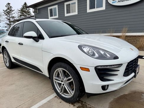 Used 2018 Porsche Macan AWD/4WD image 2
