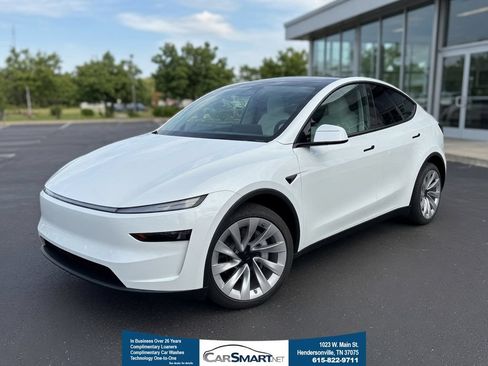Used 2026 Tesla Model Y 2WD image 1