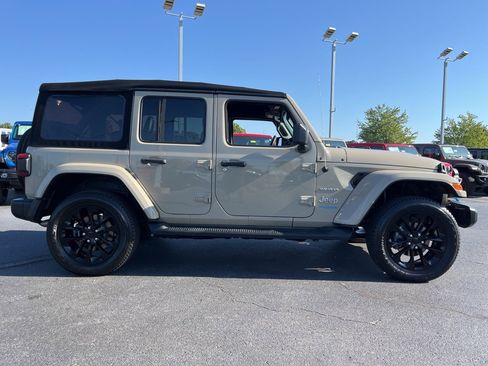 Used 2022 Jeep Wrangler Unlimited Sahara w/ Cold Weather Group image 36