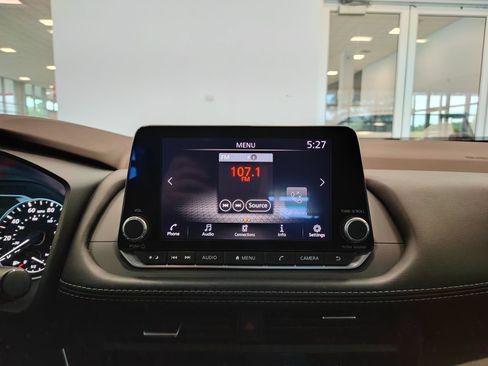 Used 2023 Nissan Rogue S AWD/4WD image 21