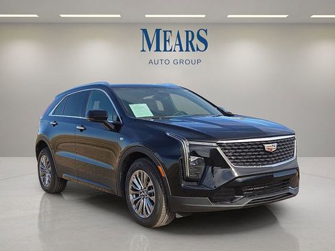 Used 2024 Cadillac XT4 Premium Luxury image 7