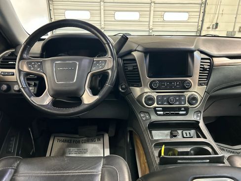 Used 2020 GMC Yukon Denali w/ Denali Premium Package AWD/4WD image 4