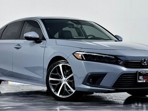Used 2023 Honda Civic Touring image 2