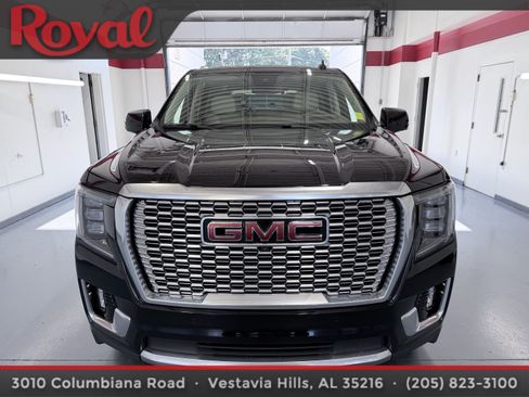 Used 2023 GMC Yukon Denali AWD/4WD image 2