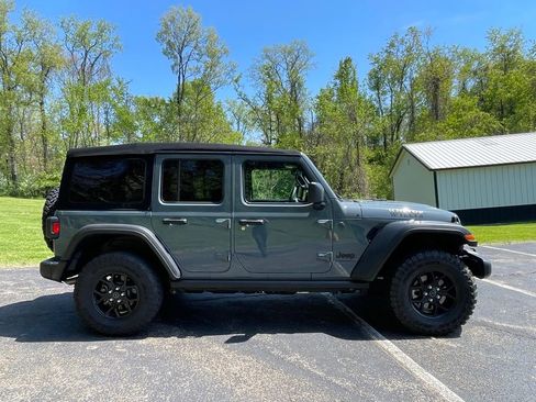 Used 2025 Jeep Wrangler Unlimited Sport AWD/4WD image 2