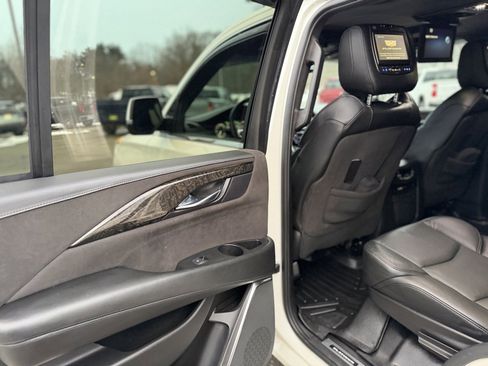 Used 2015 Cadillac Escalade Platinum image 10