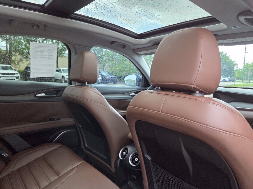 Used 2019 Alfa Romeo Stelvio Ti Lusso w/ Quick Order Package 22X Lusso AWD/4WD image 17