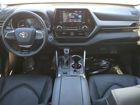 Used 2021 Toyota Highlander Limited image 14