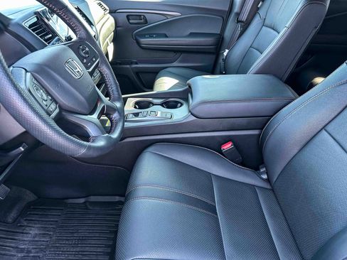 Certified 2025 Honda Passport TrailSport image 13