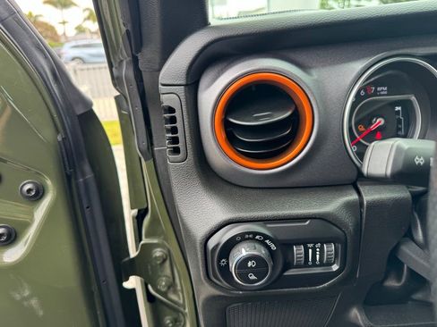 Used 2022 Jeep Gladiator Mojave AWD/4WD image 21