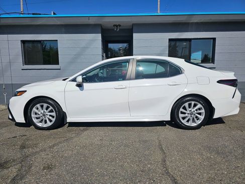 Used 2023 Toyota Camry SE FWD image 2