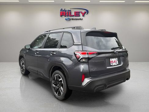 Used 2025 Subaru Forester Premium AWD/4WD image 4