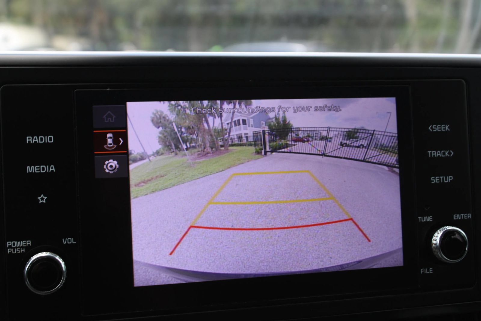 Used 2024 Kia Carnival LX FWD image 10
