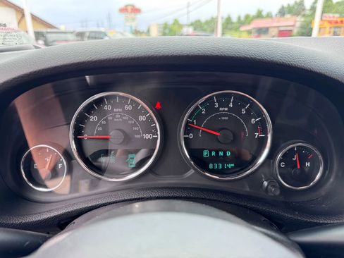 Used 2017 Jeep Wrangler Unlimited Rubicon w/ Connectivity Group image 32