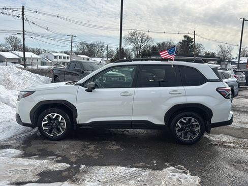 Used 2025 Subaru Forester Premium image 8