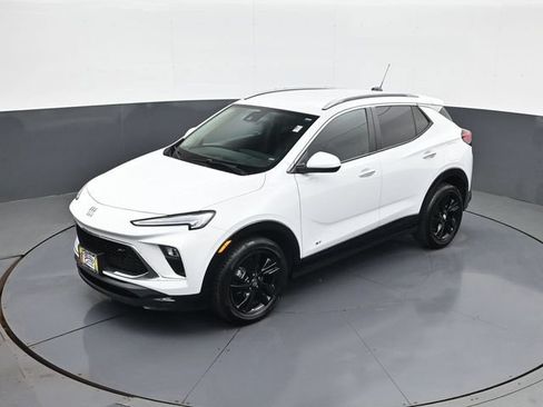 Used 2025 Buick Encore GX Sport Touring FWD image 16