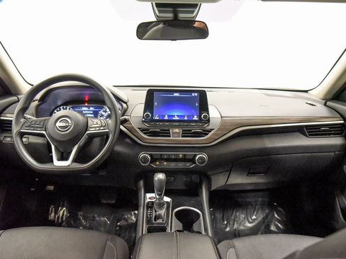 Used 2024 Nissan Altima 2.5 SV image 24