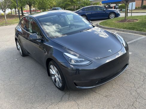 Used 2024 Tesla Model Y Long Range image 2