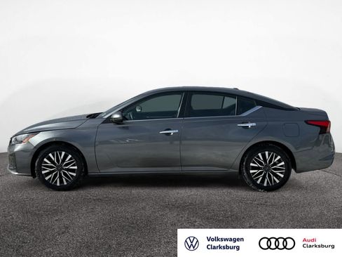 Used 2023 Nissan Altima 2.5 SV image 2