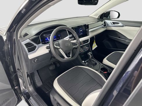 New 2025 Volkswagen Taos SE image 9