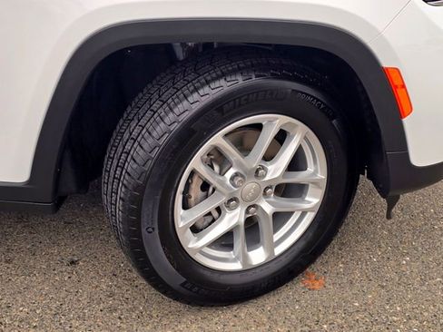 Used 2025 Jeep Grand Cherokee Laredo X w/ Luxury Tech Group I image 32