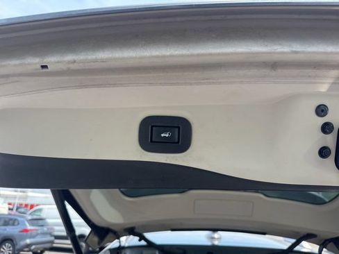Used 2018 Nissan Rogue SV AWD/4WD image 12