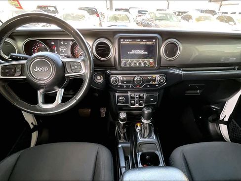 Used 2019 Jeep Wrangler Unlimited Sahara w/ Uconnect 4C Nav & Sound Group image 13