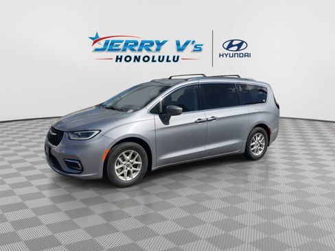 Used 2021 Chrysler Pacifica Touring-L image 4