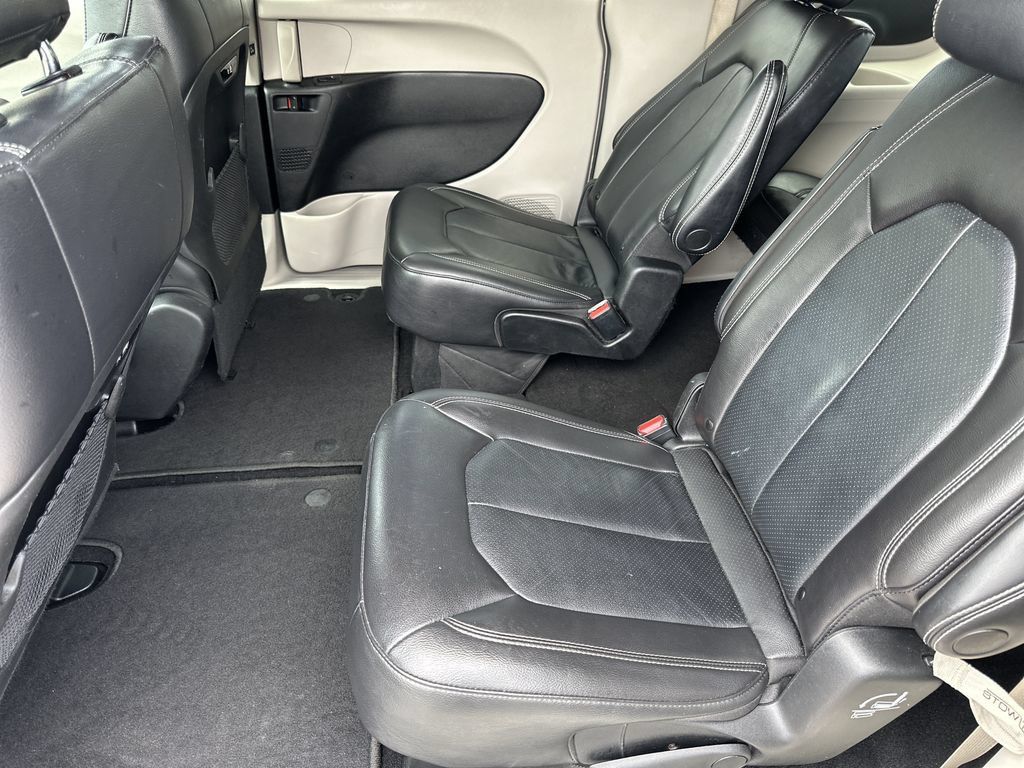 Certified 2022 Chrysler Pacifica Touring-L FWD image 15