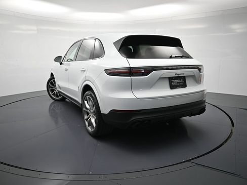 Certified 2023 Porsche Cayenne Platinum Edition AWD/4WD image 39