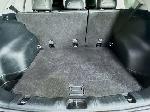 Used 2018 Jeep Compass Latitude w/ Safe & Security Group FWD image 29