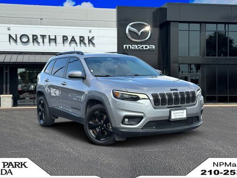 Used 2019 Jeep Cherokee Latitude Plus FWD image 1