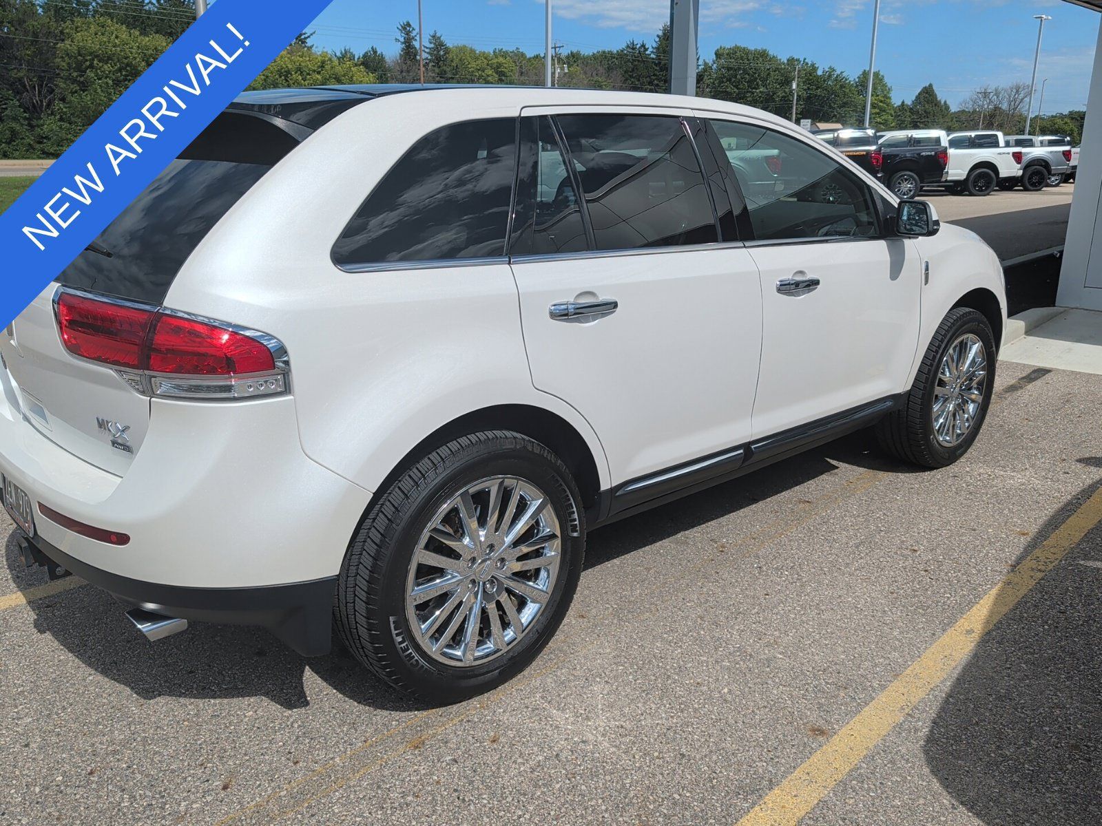 Used 2015 Lincoln MKX AWD w/ Equipment Group 102A image 4