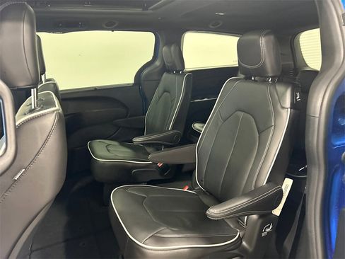 New 2026 Chrysler Pacifica Limited image 29