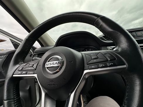 Used 2017 Nissan Rogue SV w/ SV Premium Package image 23